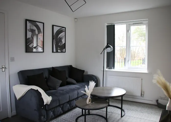 Modern Central Townhouse-Free Parking-Pool Table