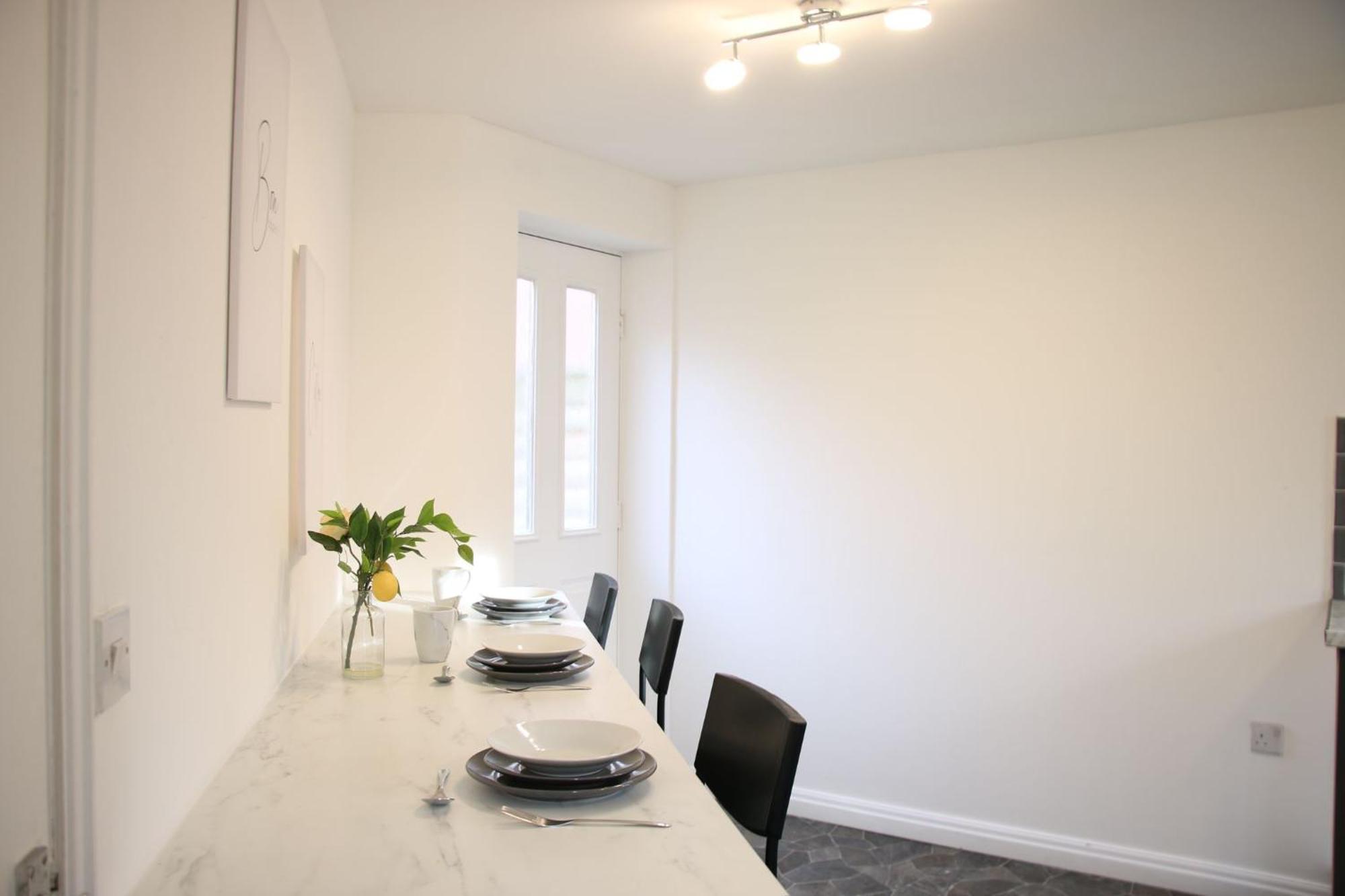 Holiday home Modern Townhouse-free Parking-pool Table *