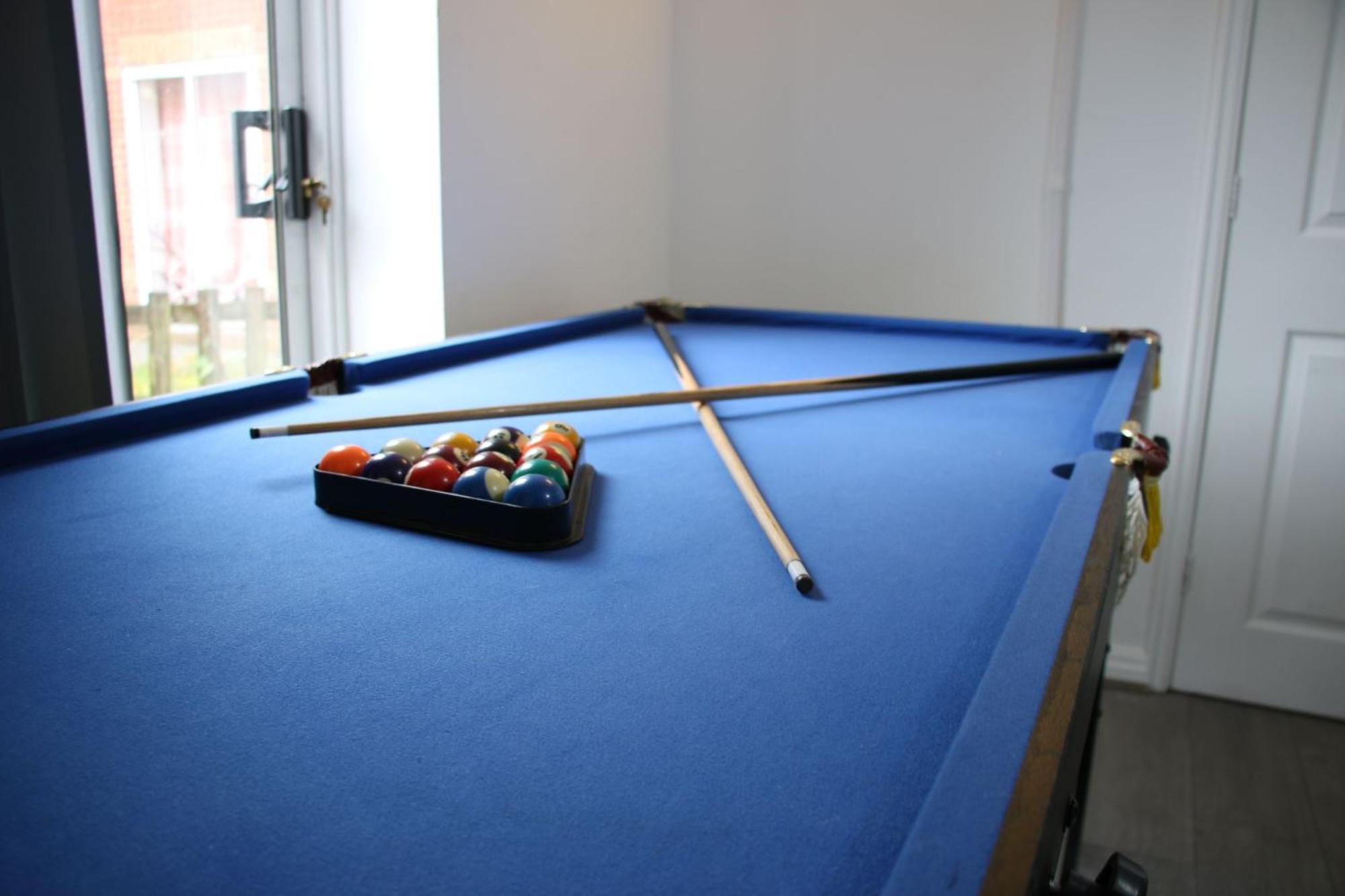 Modern Townhouse-free Parking-pool Table *