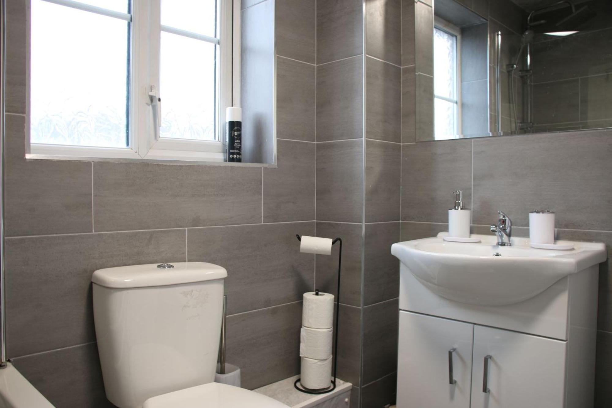 Modern Townhouse-free Parking-pool Table Manchester