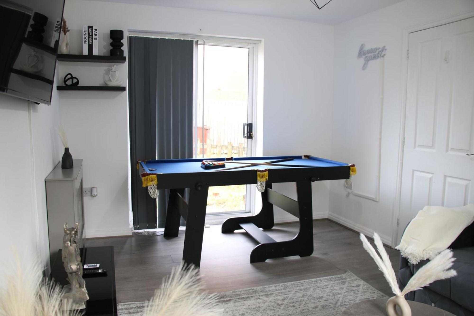 Modern Townhouse-free Parking-pool Table Manchester