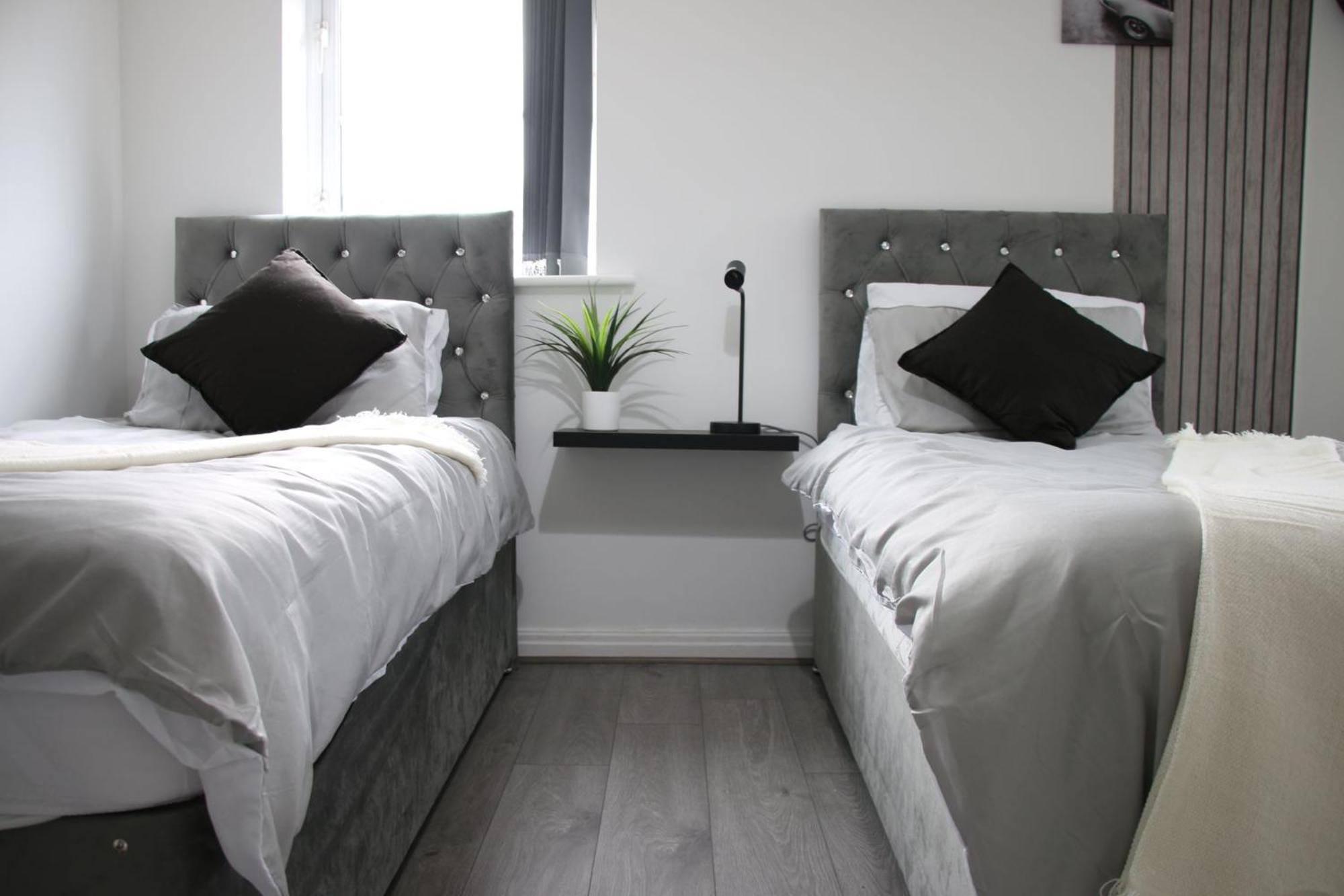 Modern Townhouse-free Parking-pool Table Holiday home