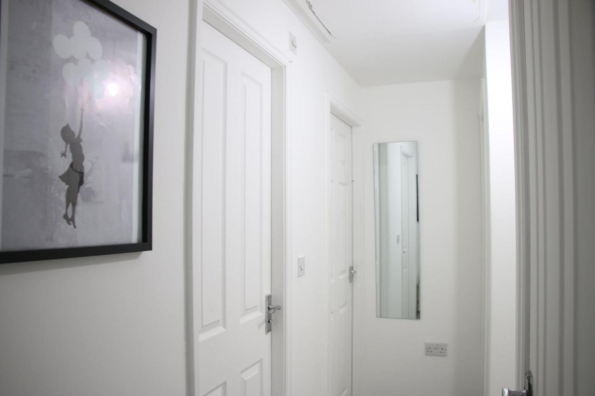 Holiday home Modern Townhouse-free Parking-pool Table Manchester